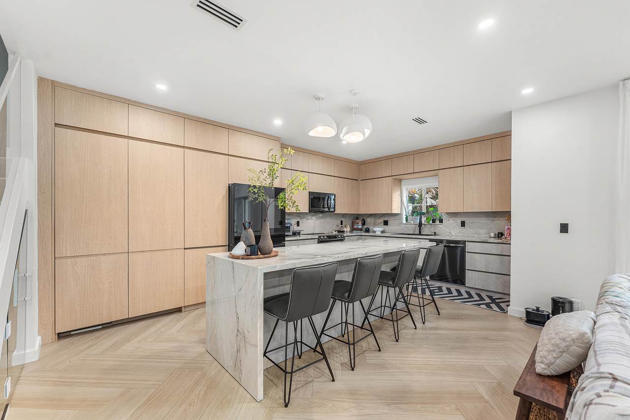 11338 33rd Street - Photo 1