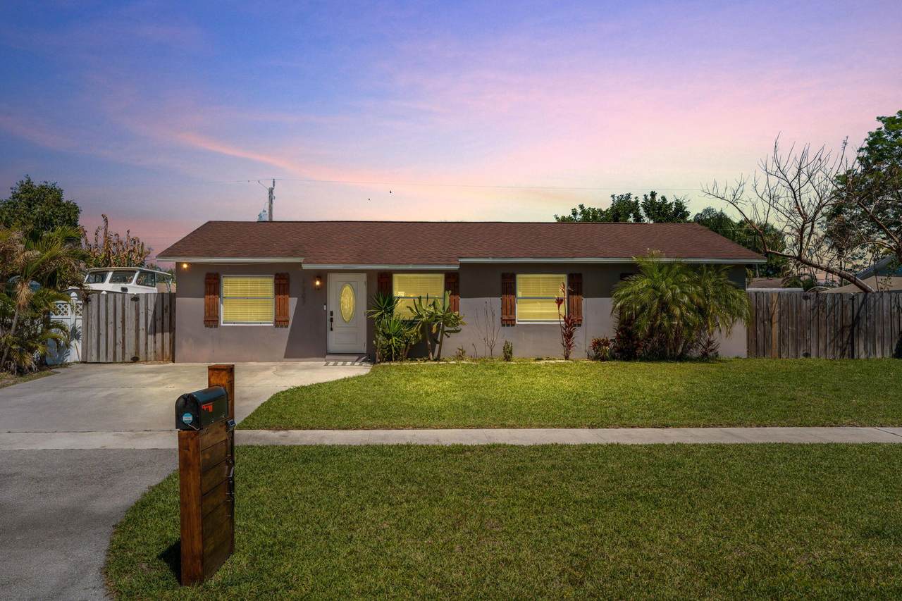 1207 Sioux Street - Photo 1