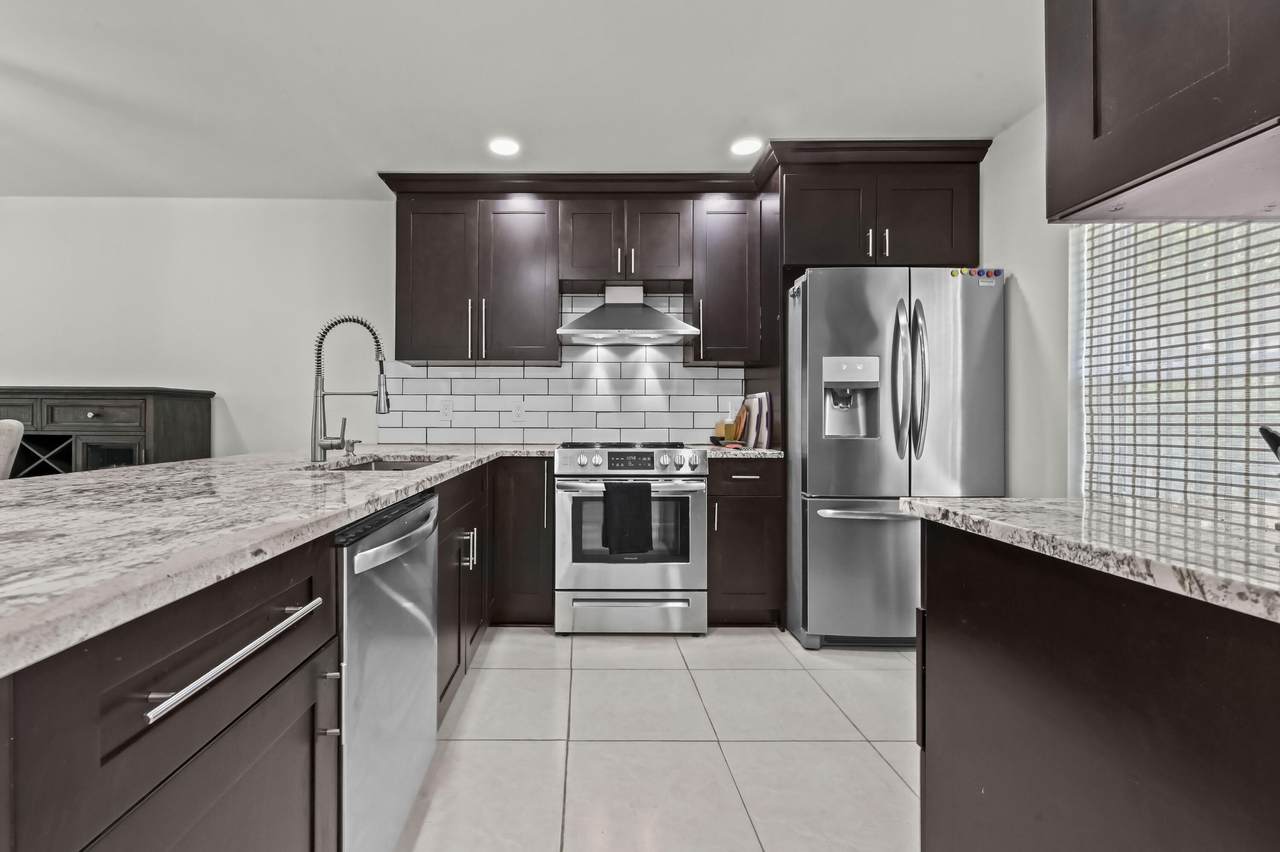 647 Marlboro Oval - Photo 1
