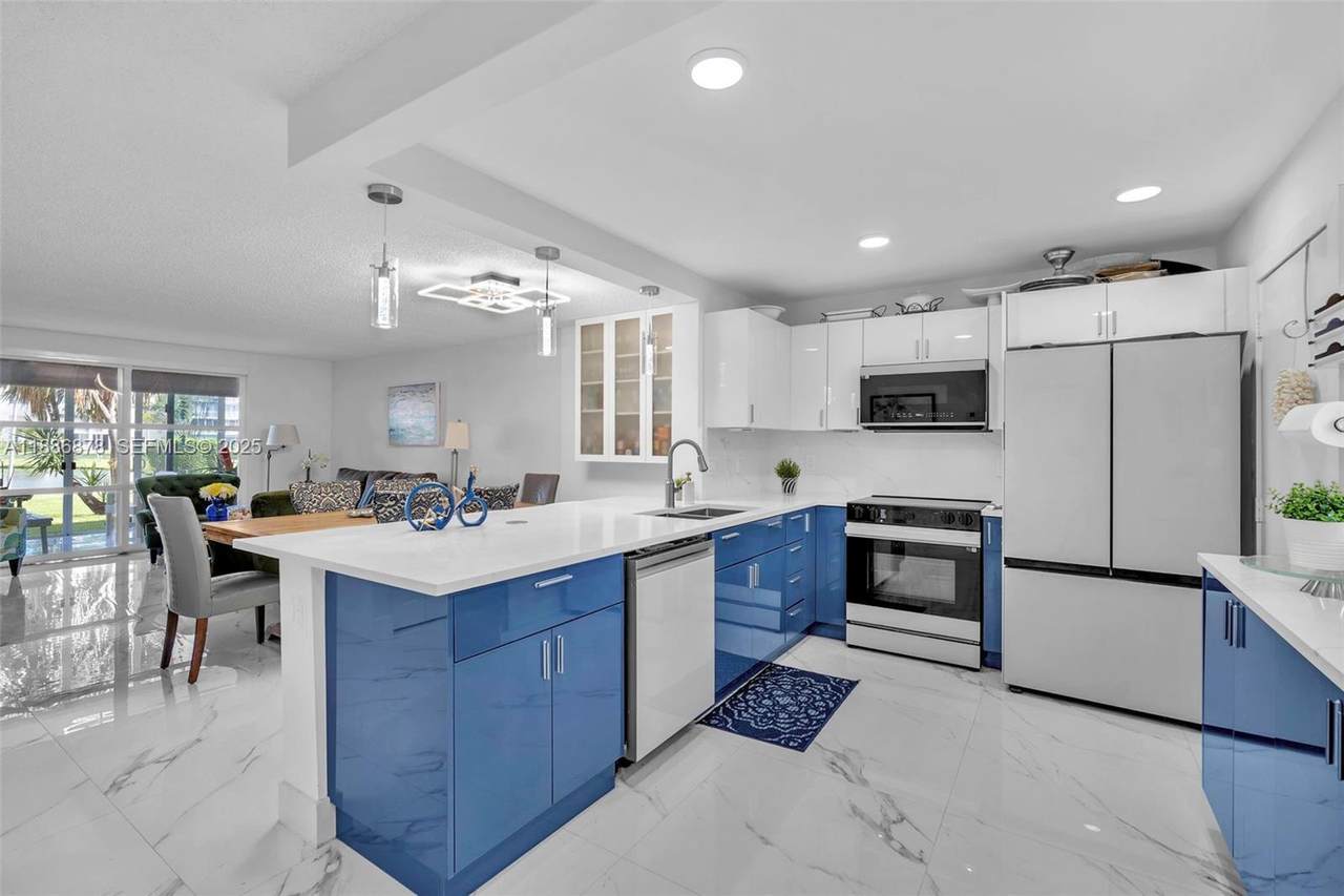 205 11th Terrace - Photo 1