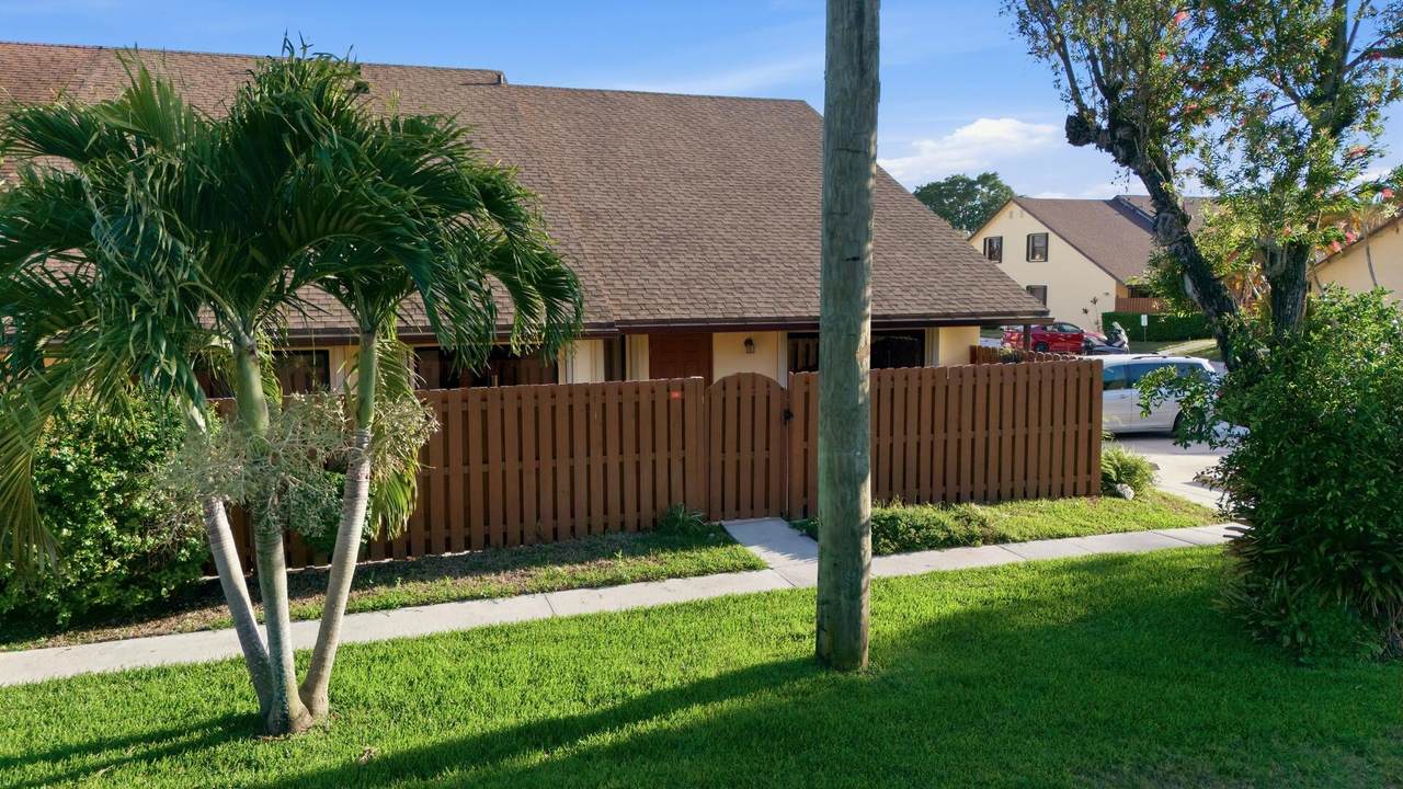 131 Springdale Circle - Photo 1