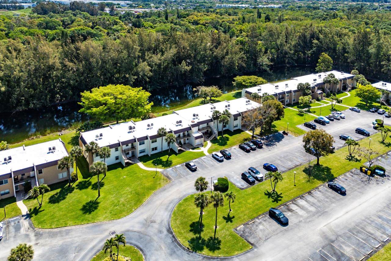 130 Lake Meryl Drive - Photo 1