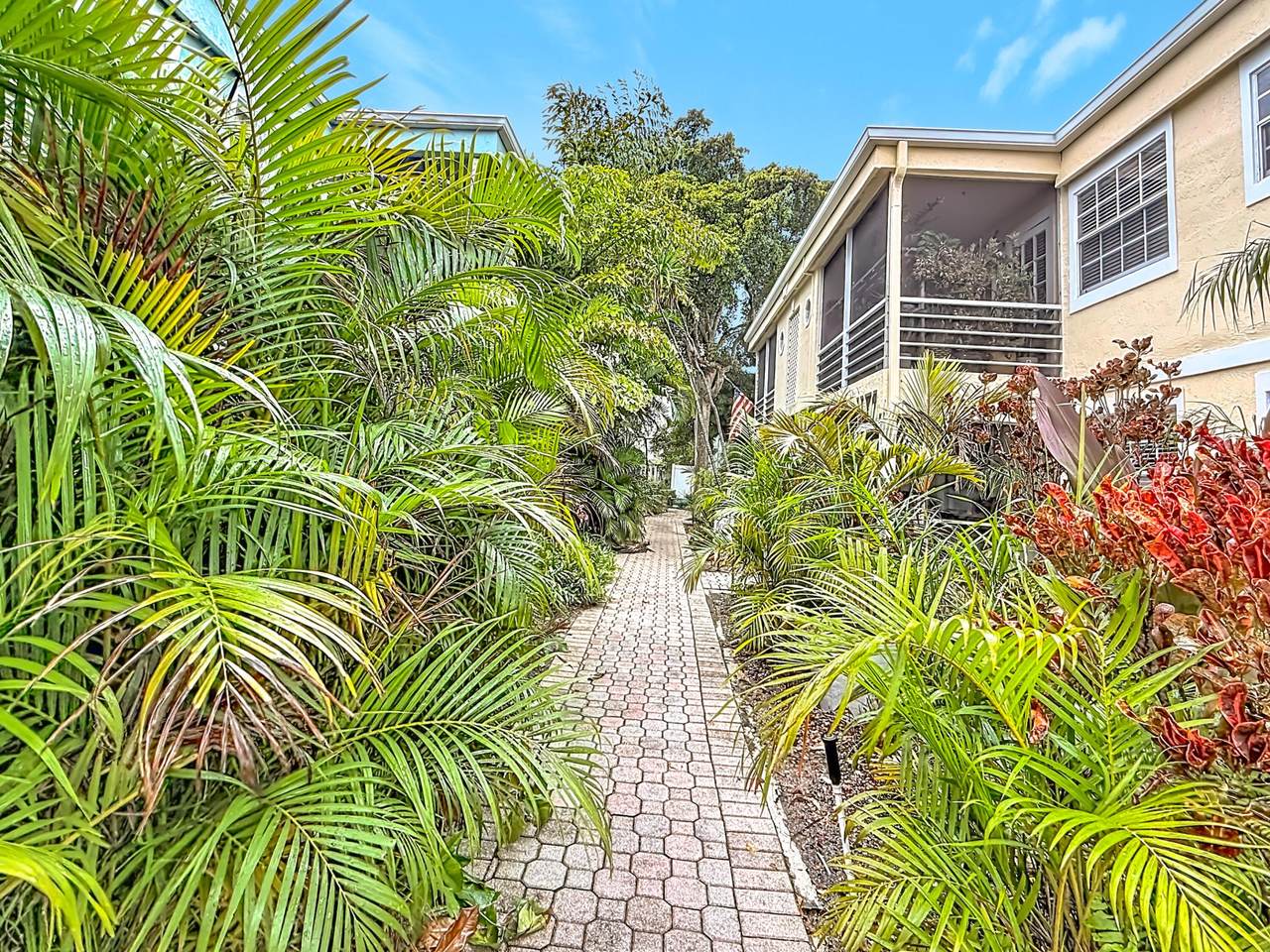 305 11th Avenue - Photo 1