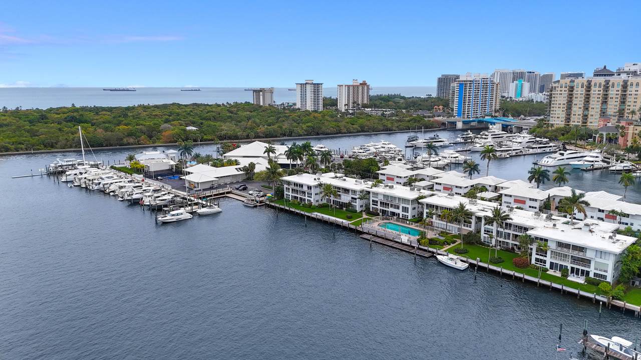 2717 Yacht Club Boulevard - Photo 1