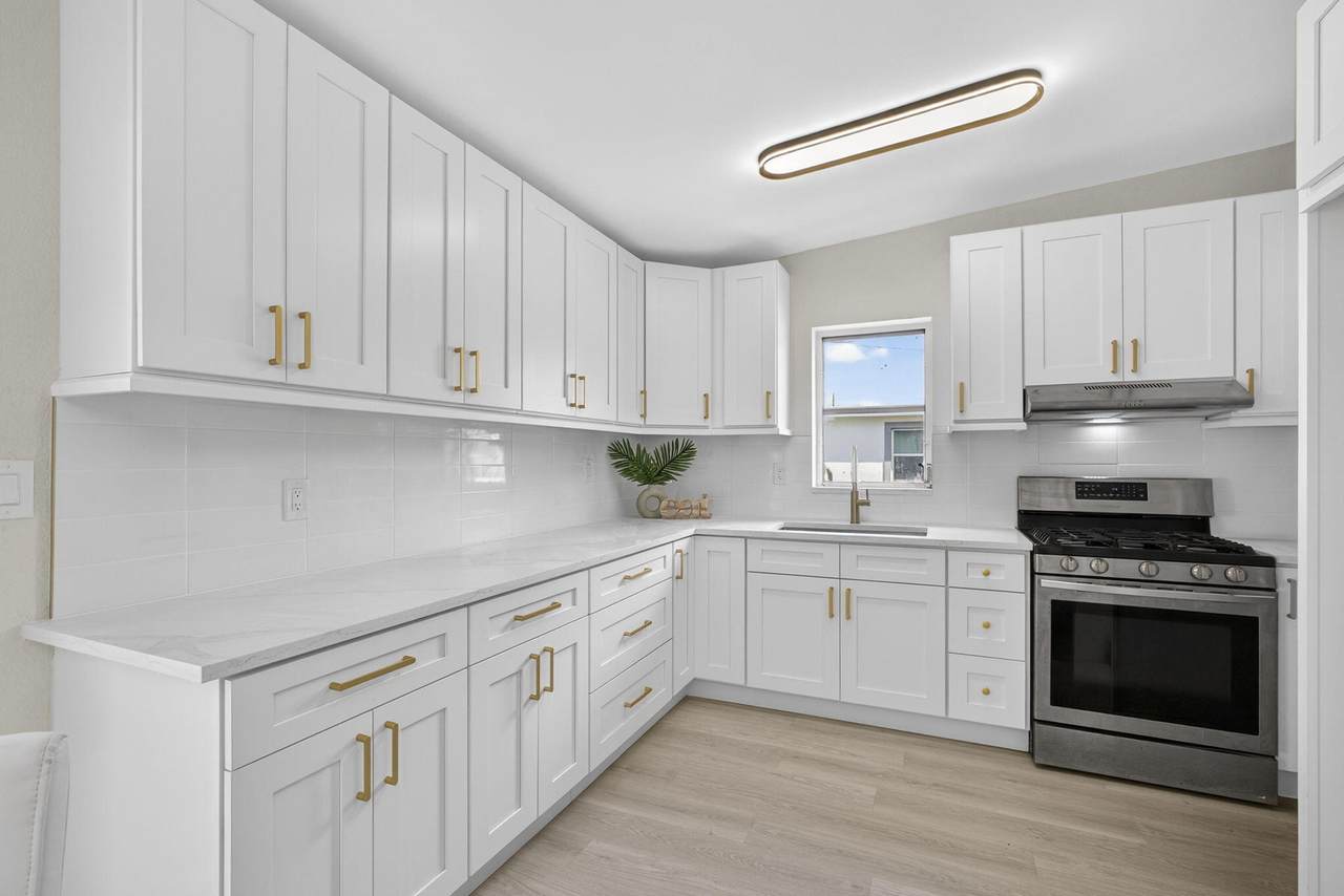 1933 Violet Avenue - Photo 1