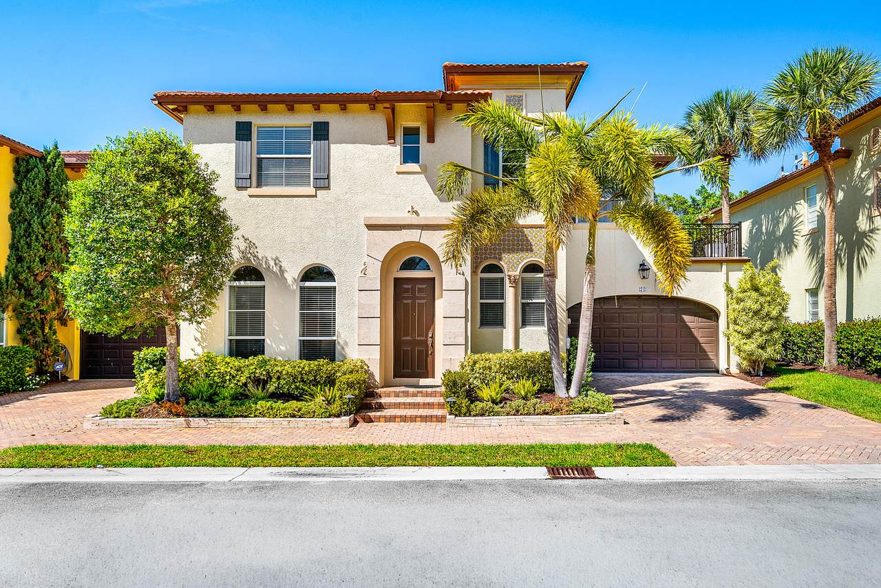 71 Via Poinciana Lane - Photo 1
