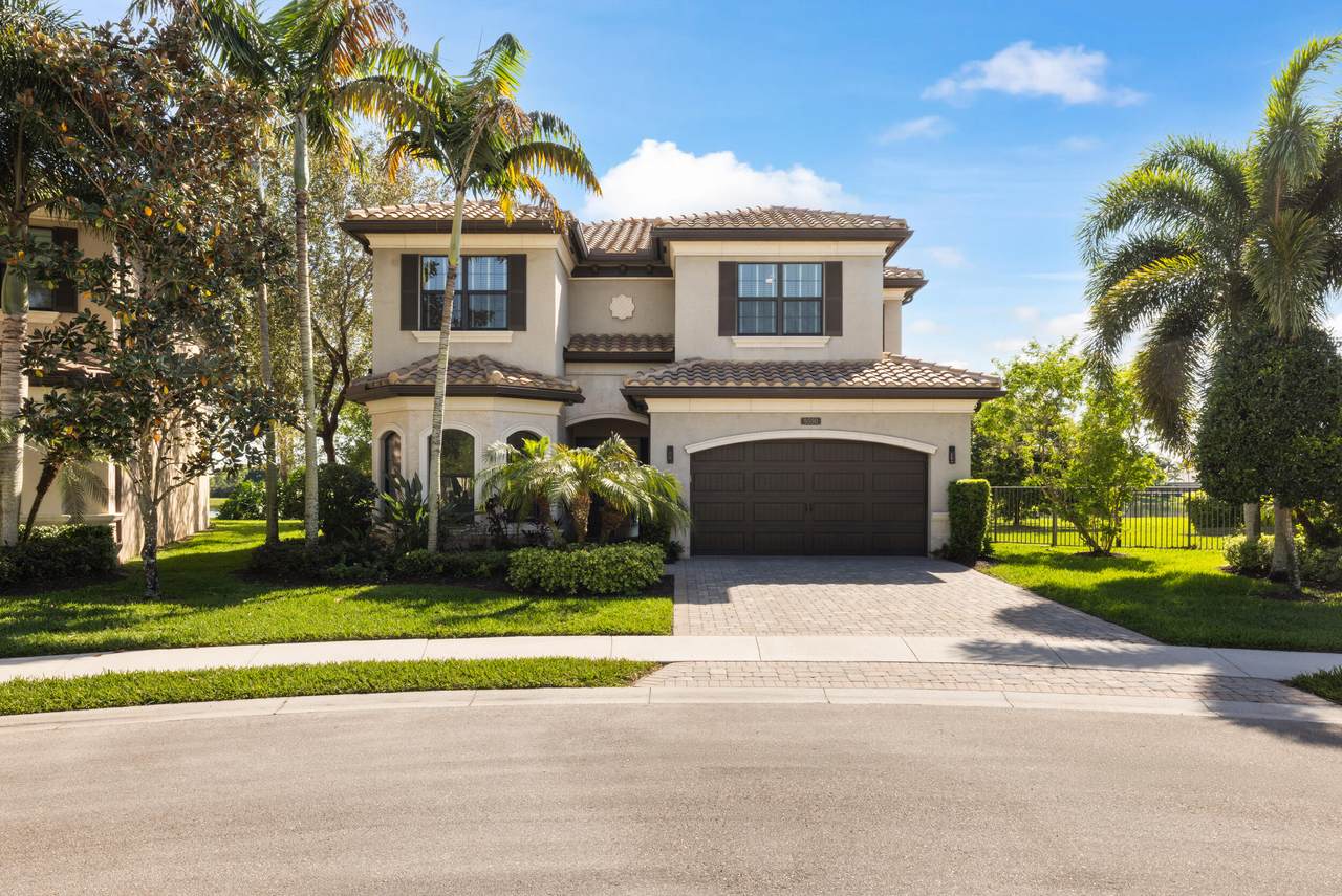 9590 Eden Roc Court - Photo 1