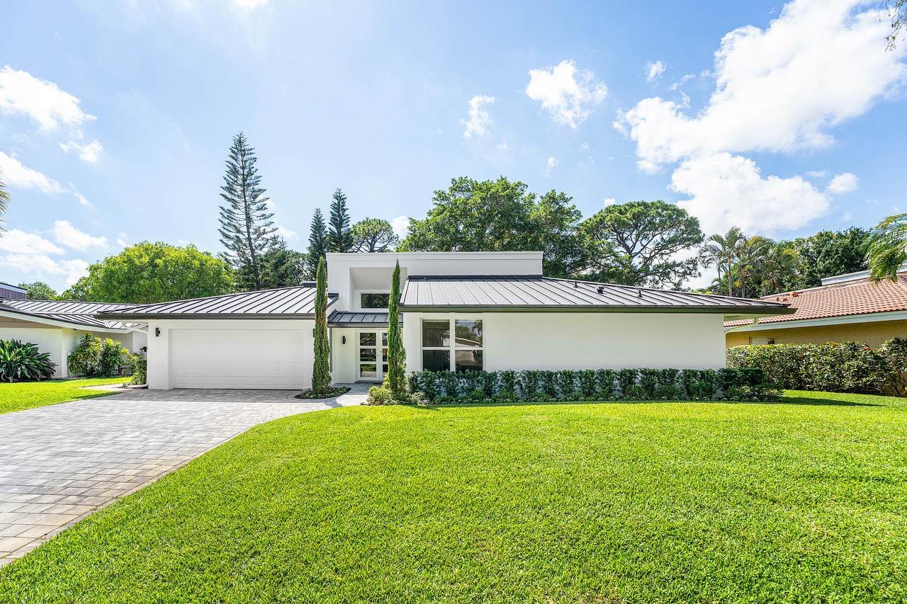654 Lakewoode Circle - Photo 1