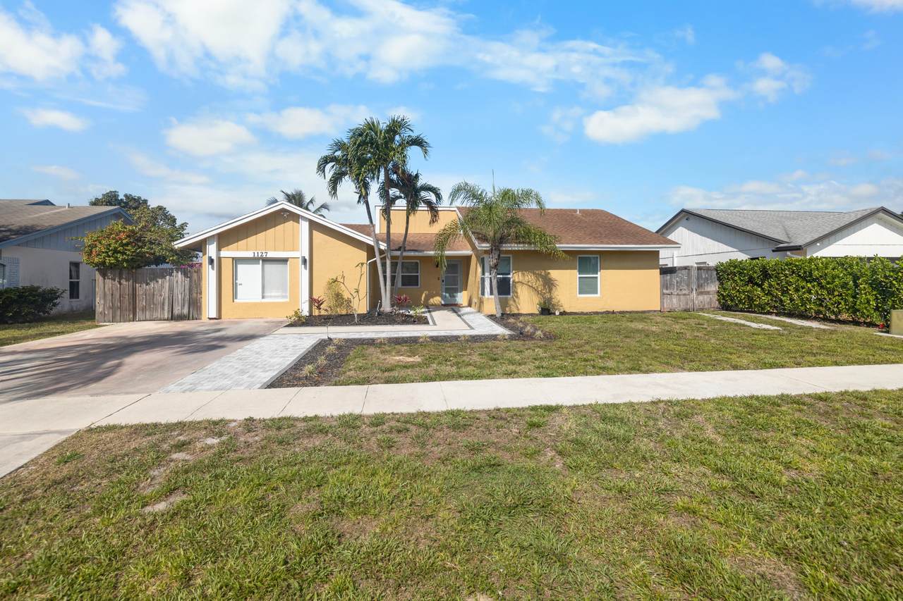 1127 9th Street - Photo 1