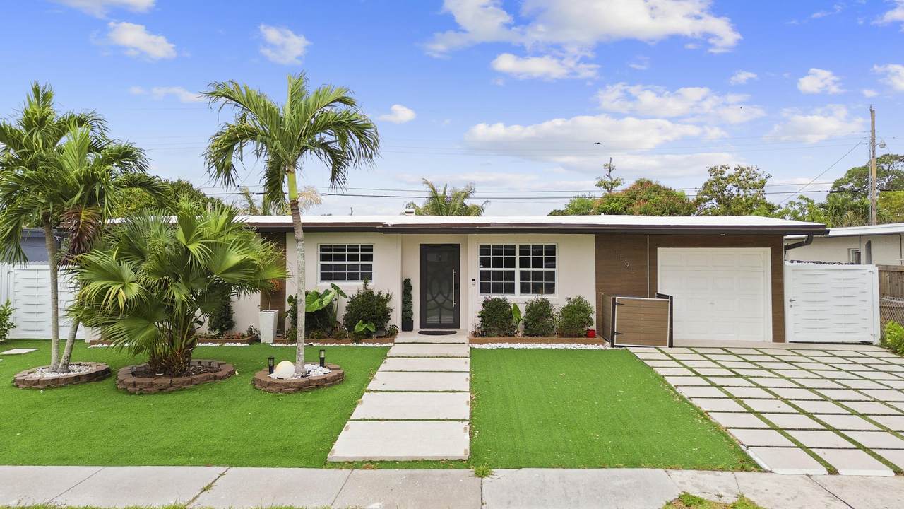 1895 Violet Avenue - Photo 1