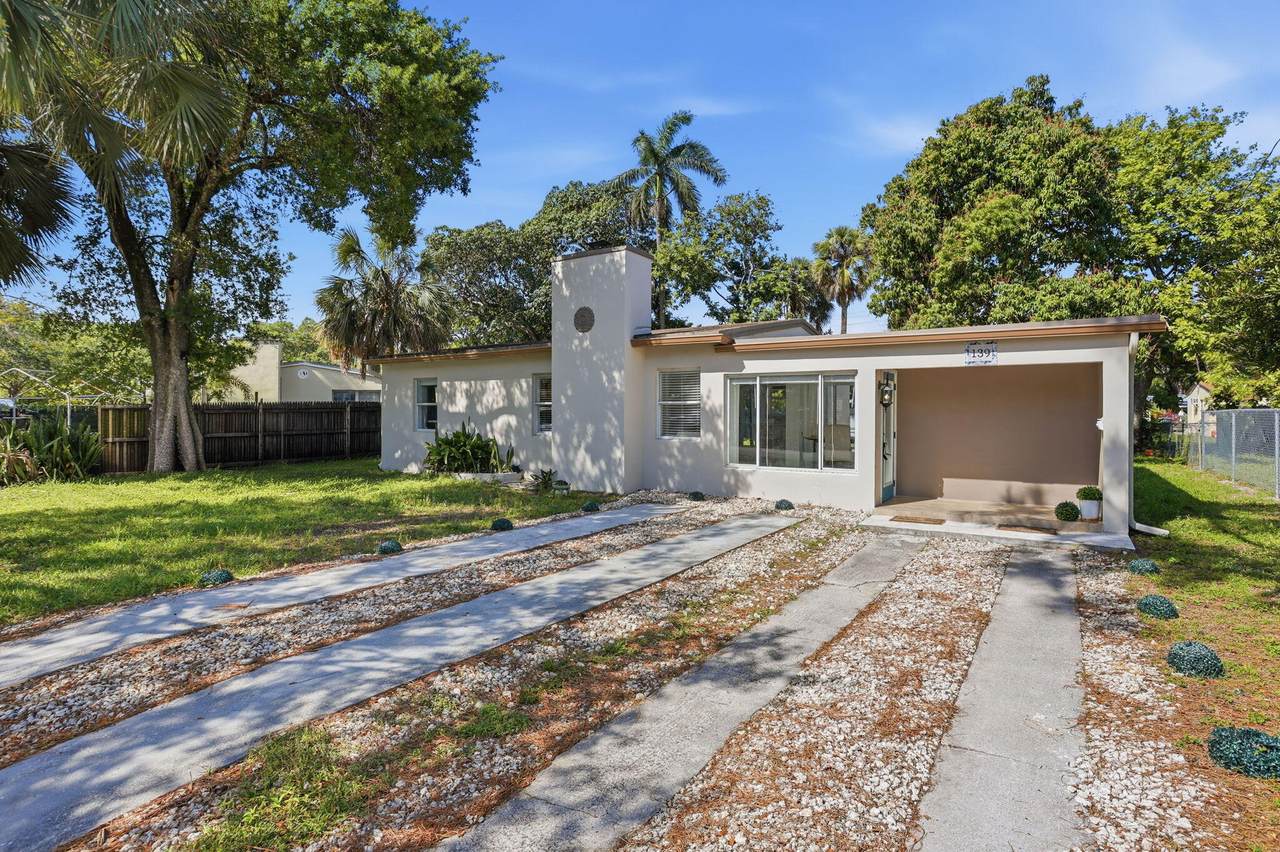 139 21st Way - Photo 1