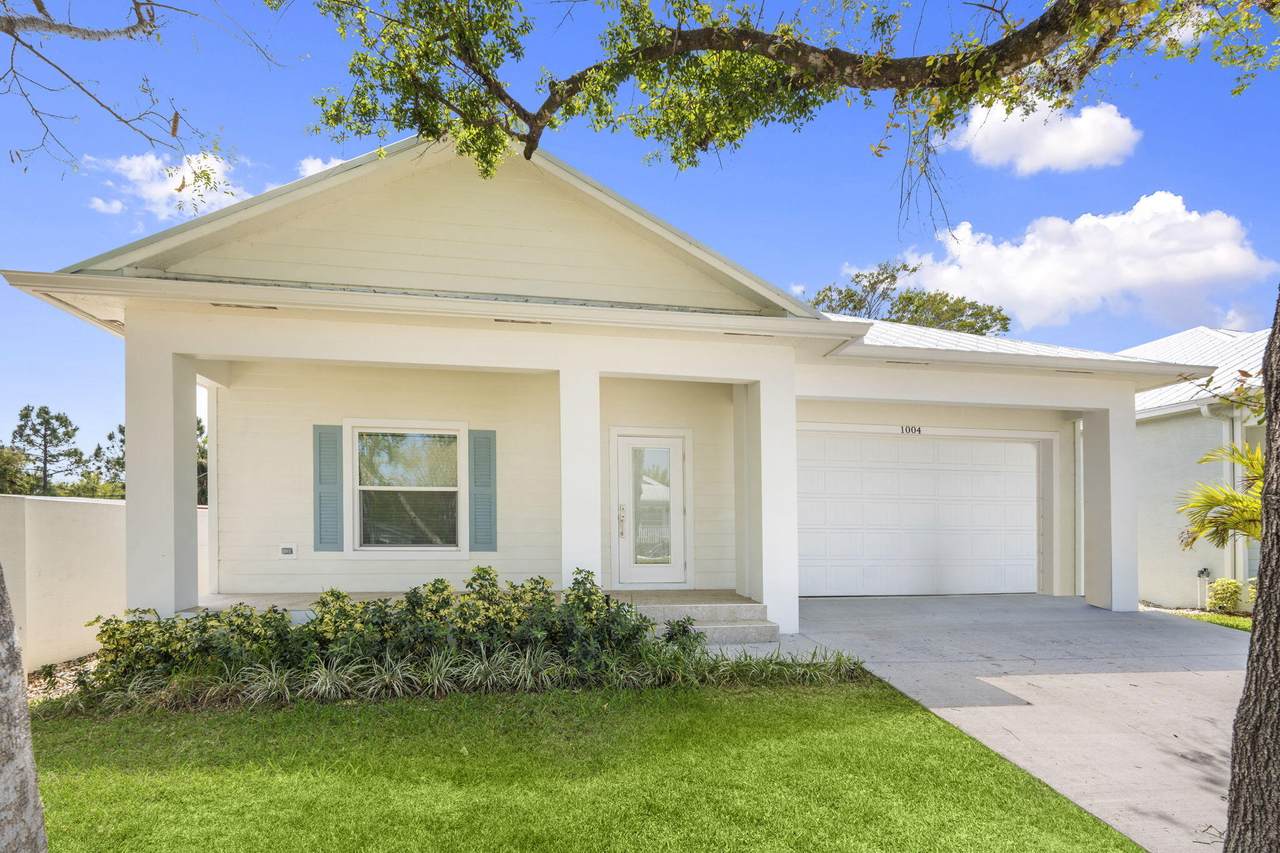 1004 35th Street - Photo 1