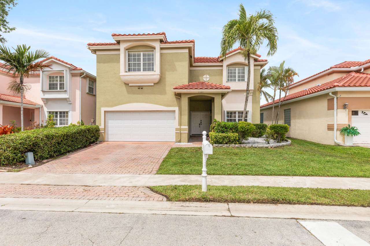 7597 25th Street - Photo 1