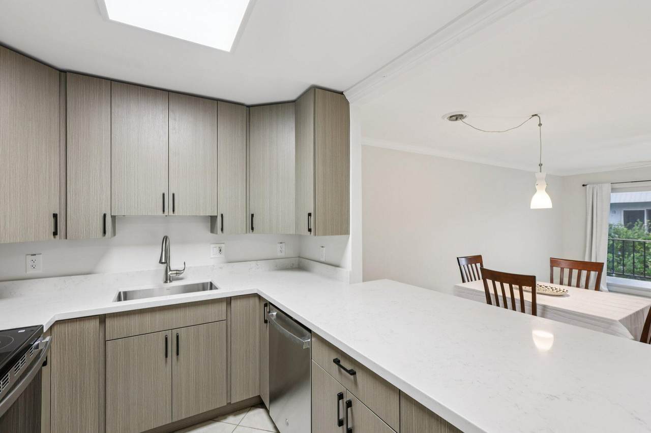 3000 5th Terrace - Photo 1