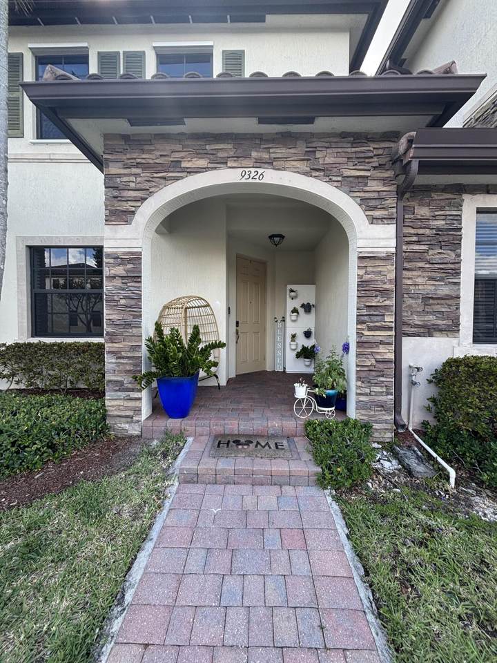 9326 33rd Lane - Photo 1