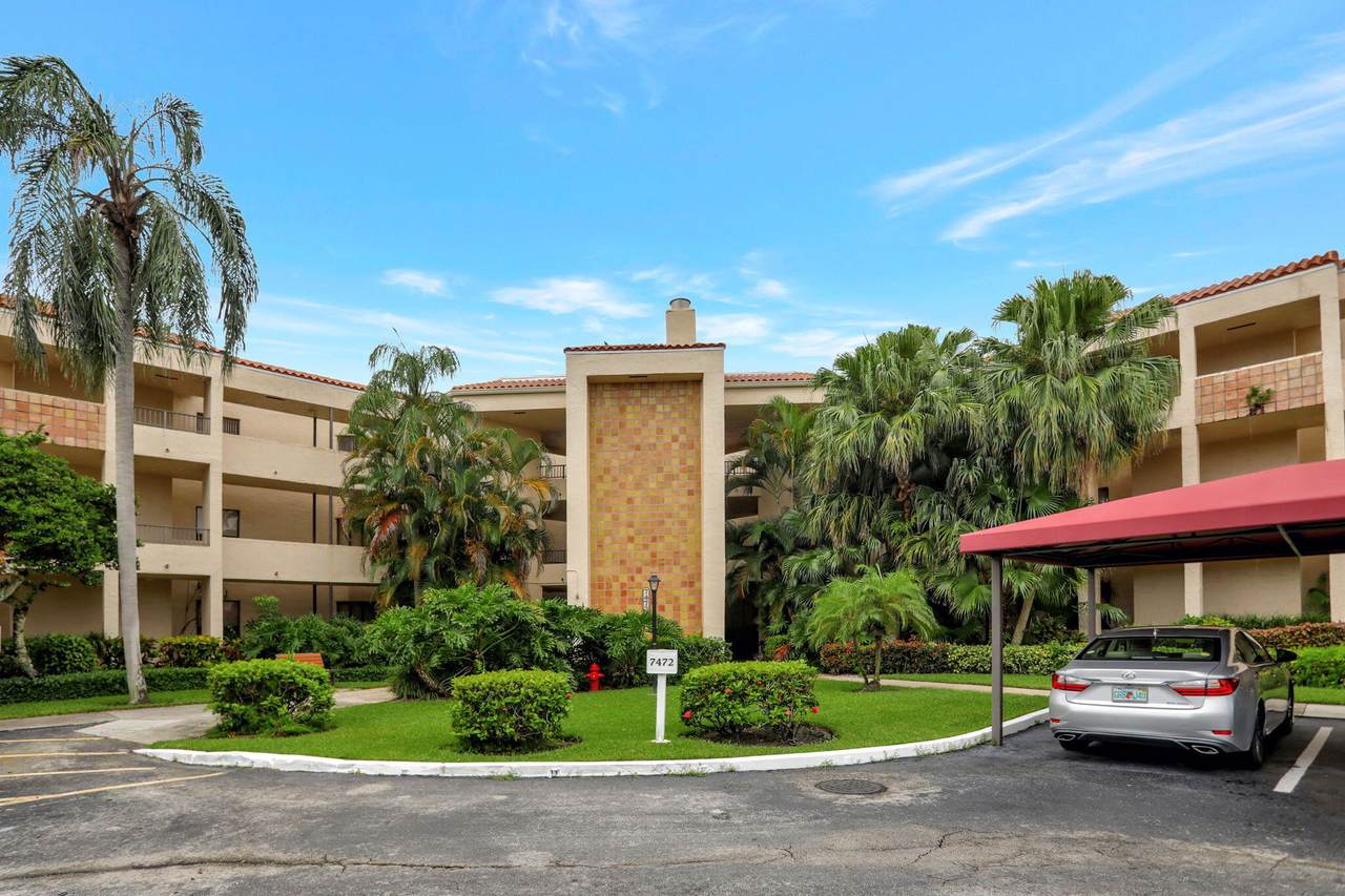 7472 La Paz Boulevard - Photo 1