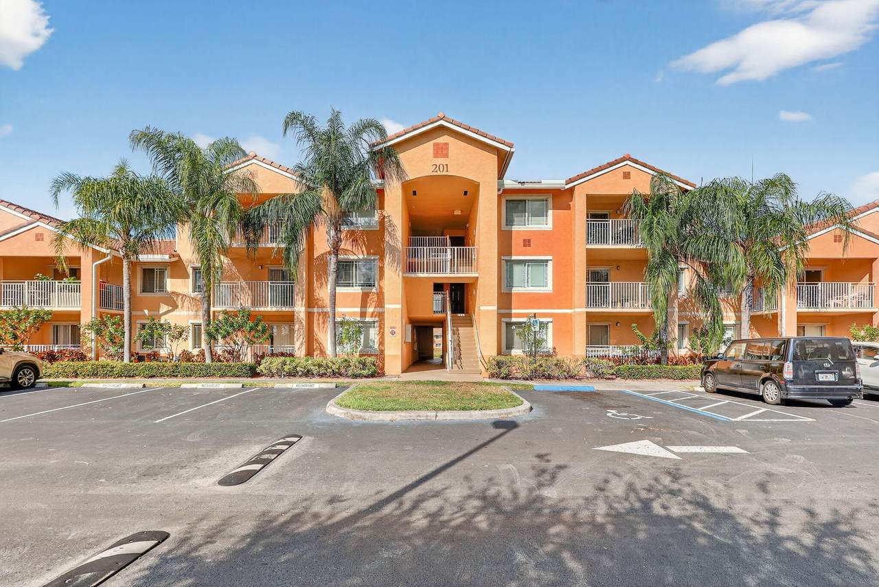 201 Palm Drive - Photo 1