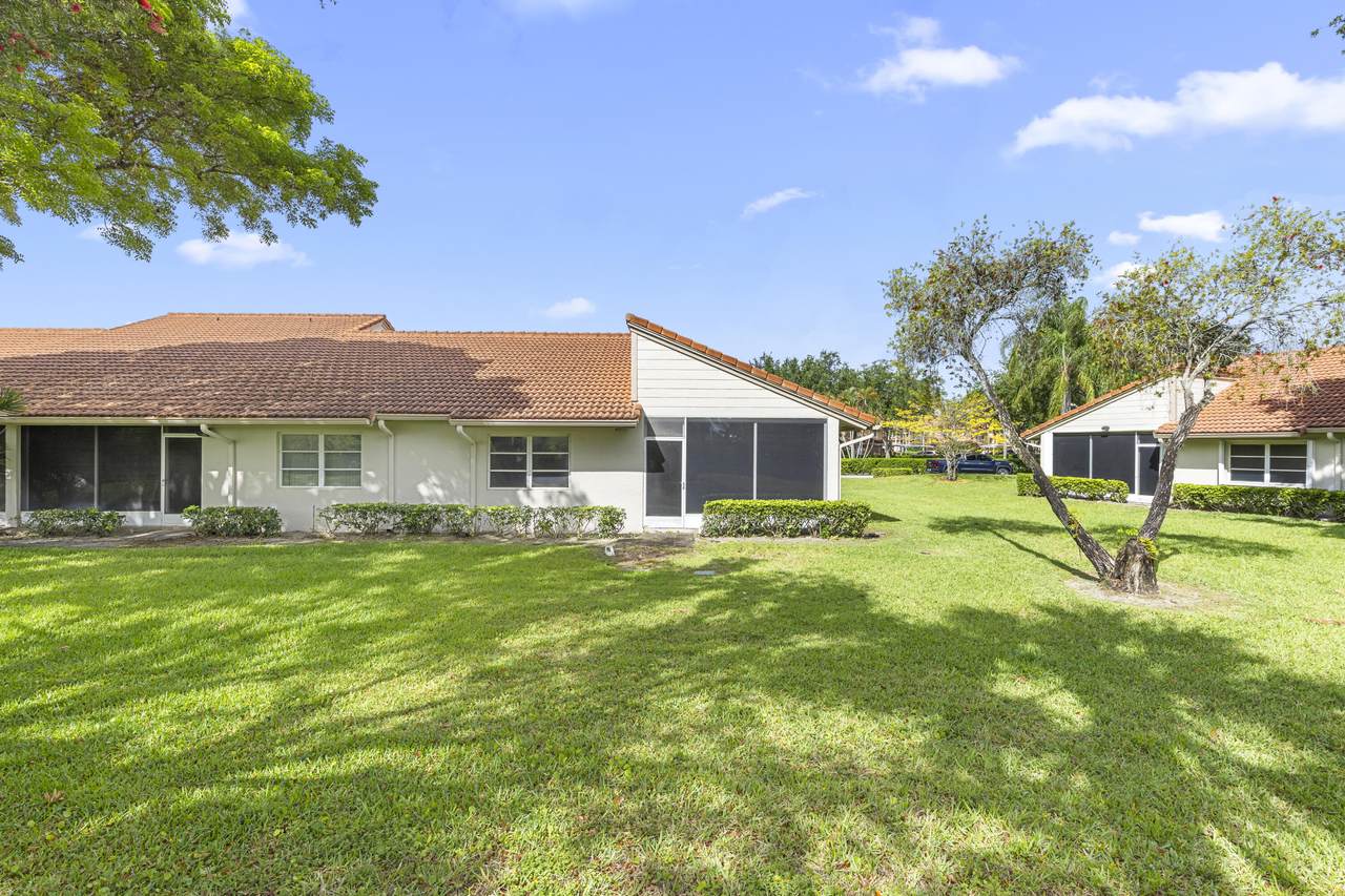 9760 Summerbrook Terrace - Photo 1