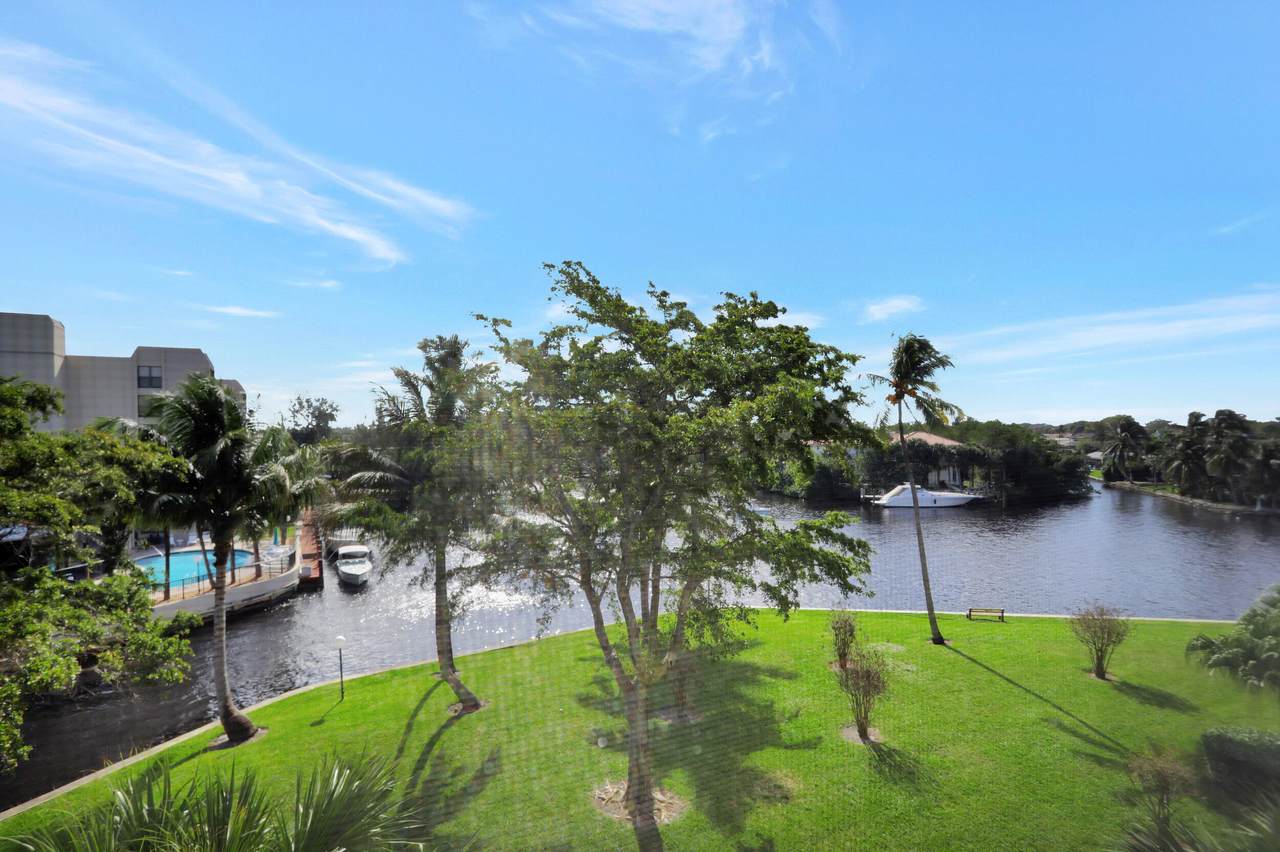 7 Royal Palm Way - Photo 1