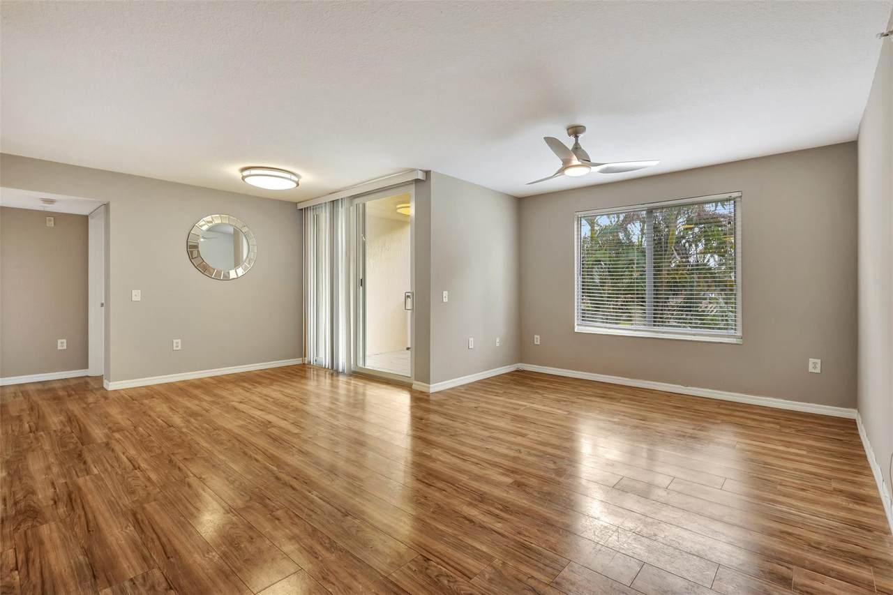 310 Villa Circle - Photo 1