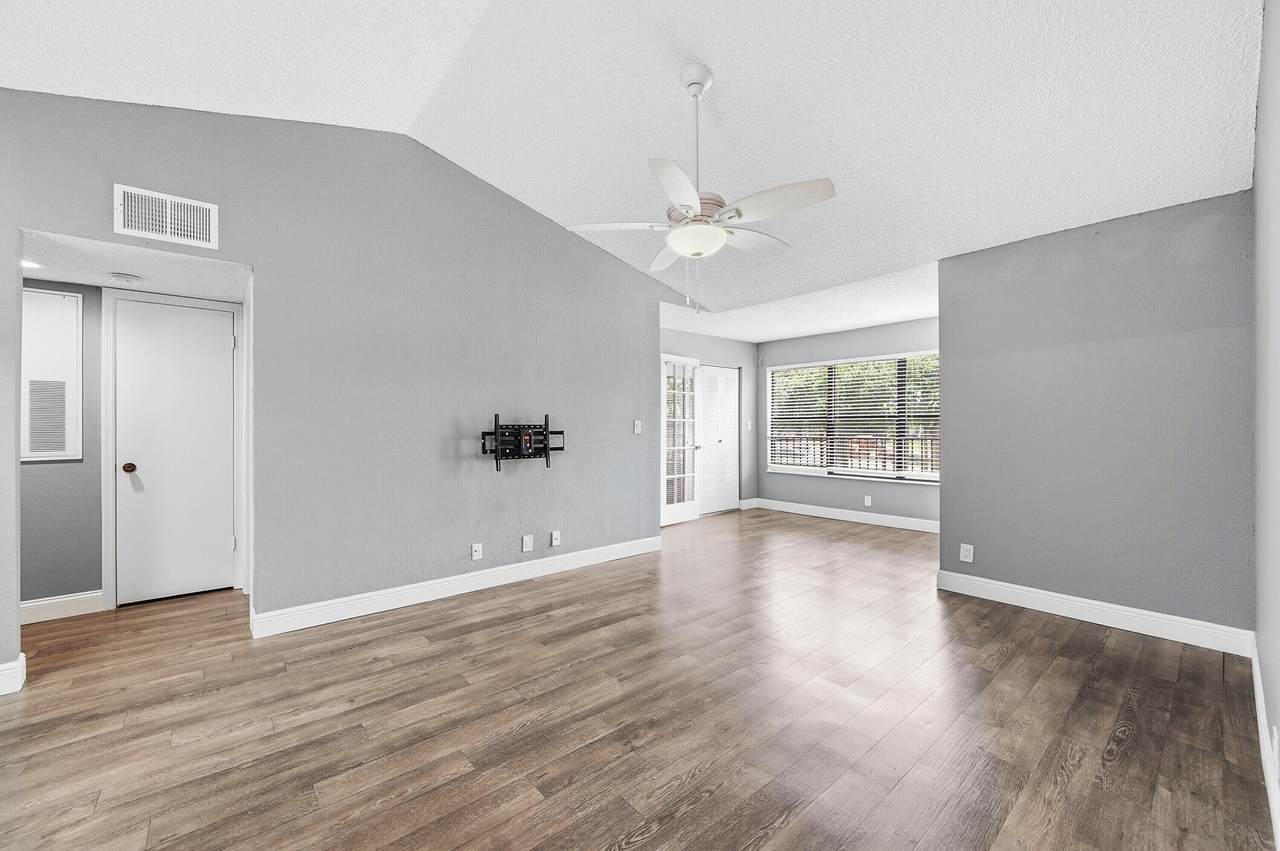 2900 University Drive - Photo 1