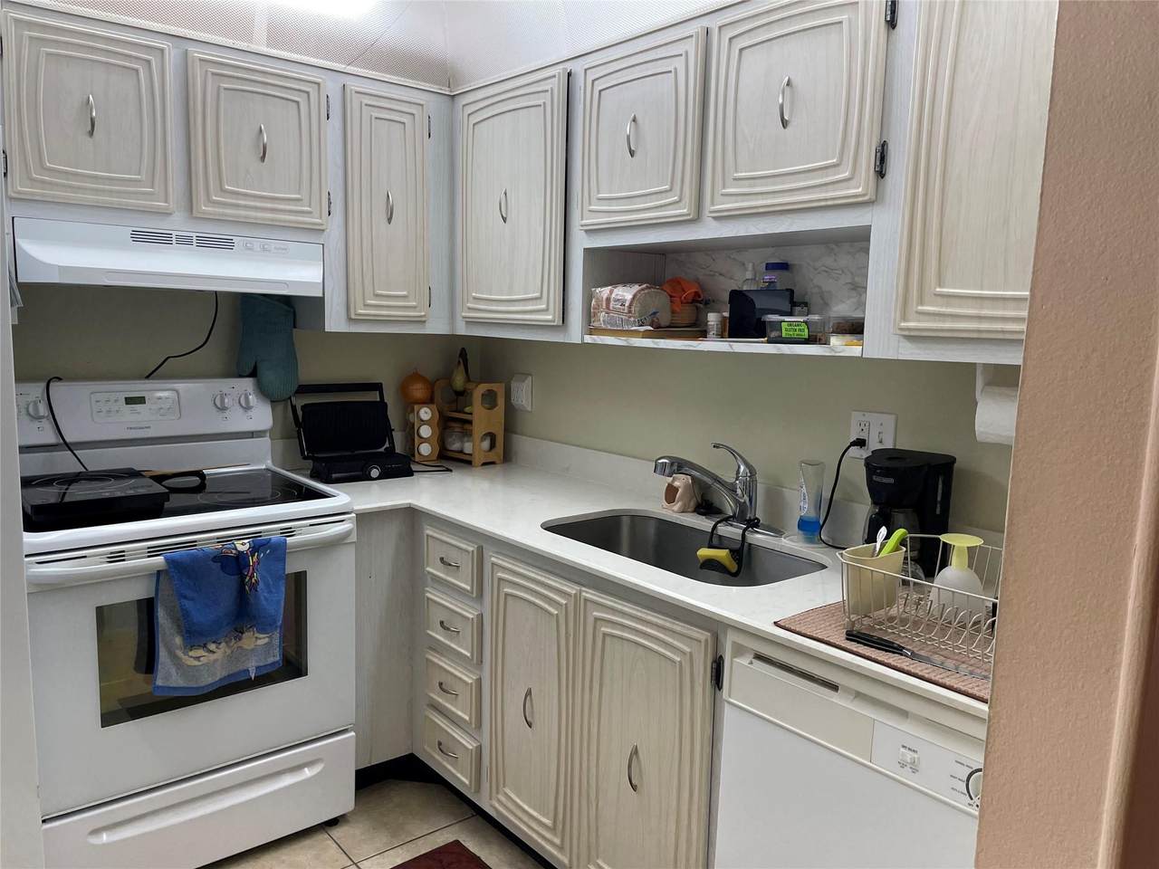 2821 Somerset Drive - Photo 1