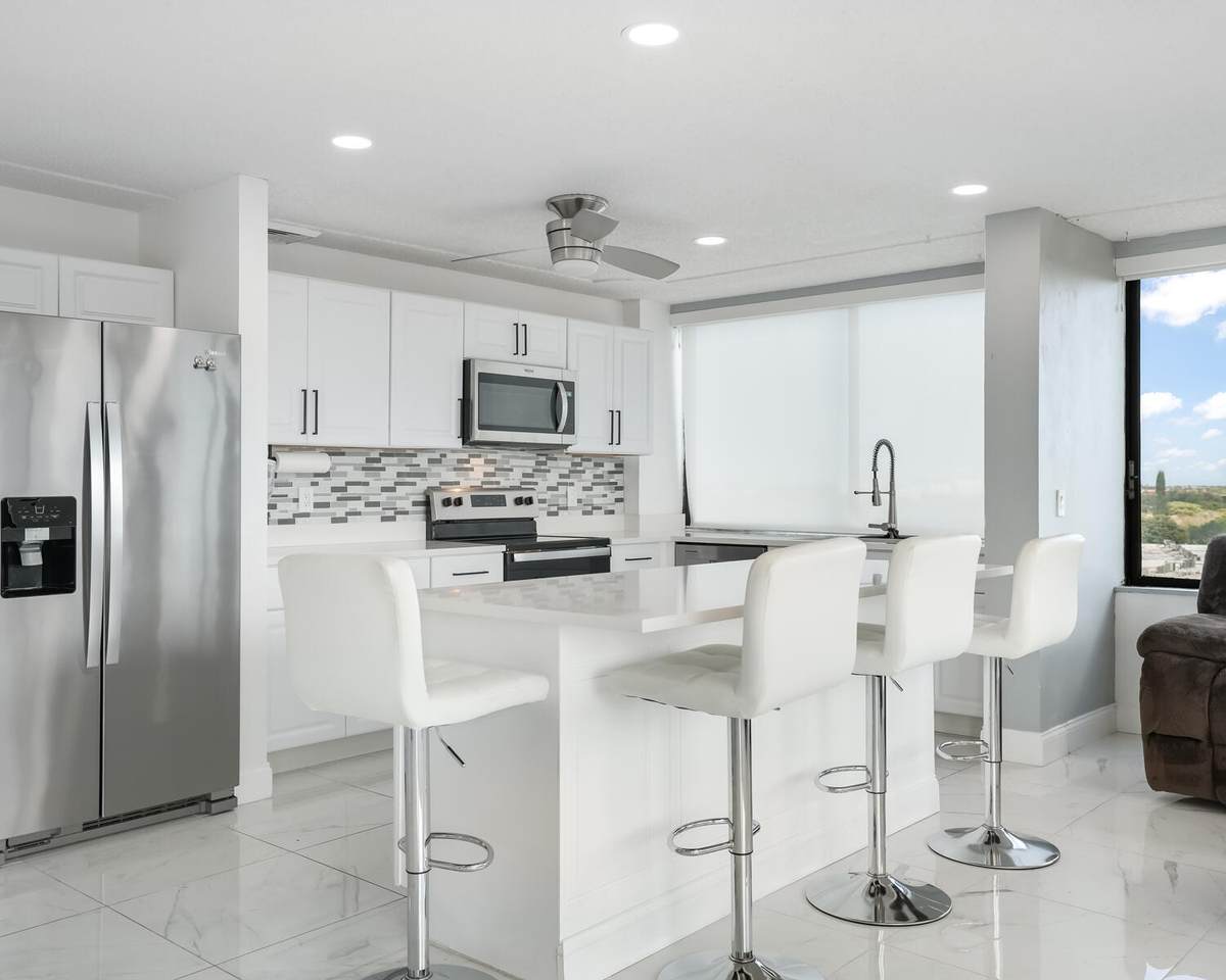 1500 Presidential Way - Photo 1