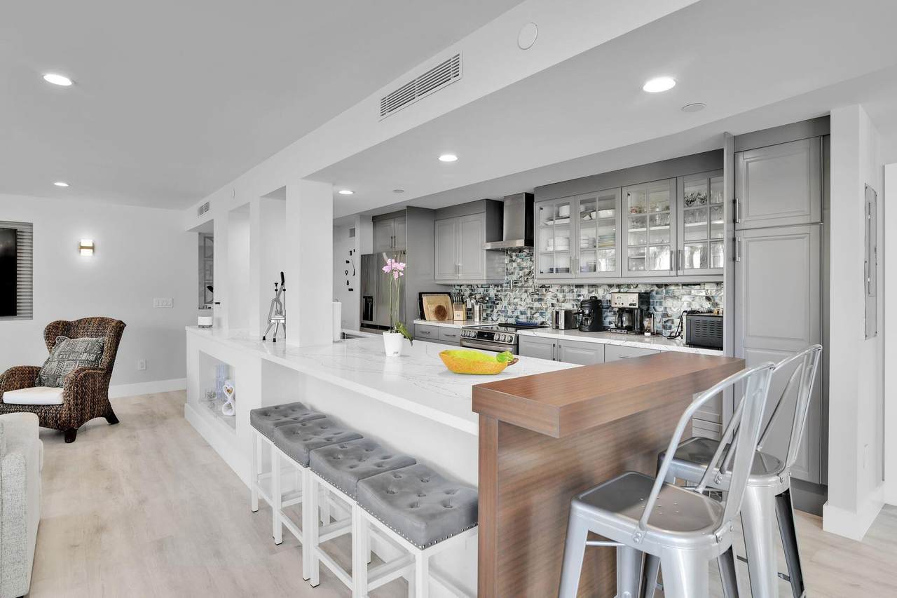 859 Jeffery Street - Photo 1