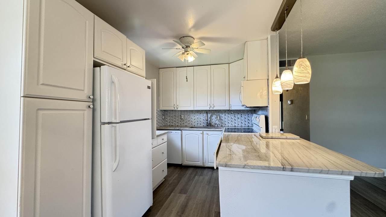 220 Seville J - Photo 1