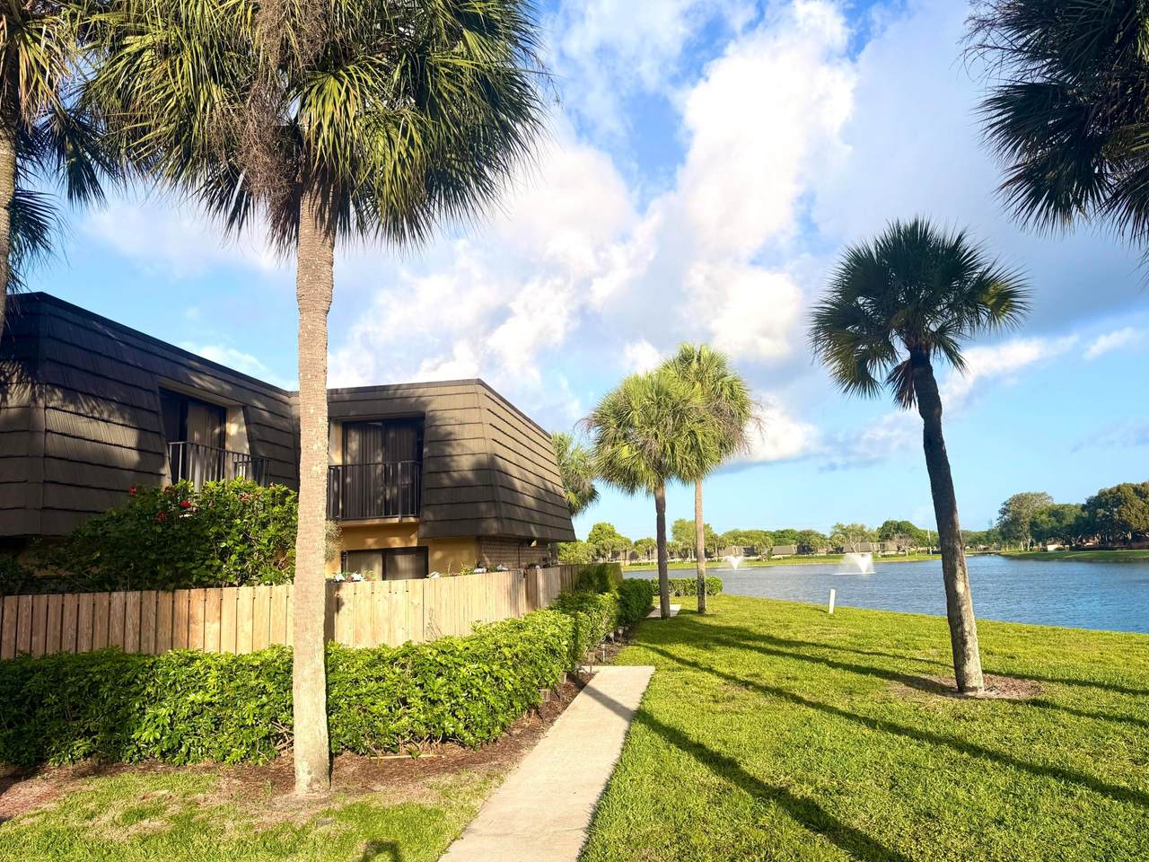812 8th Way - Photo 1
