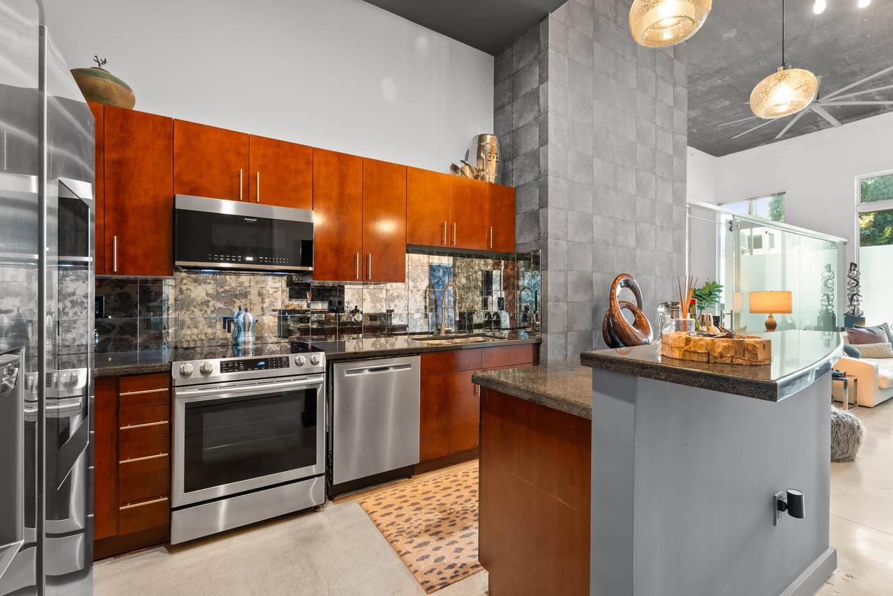300 Australian Avenue - Photo 1