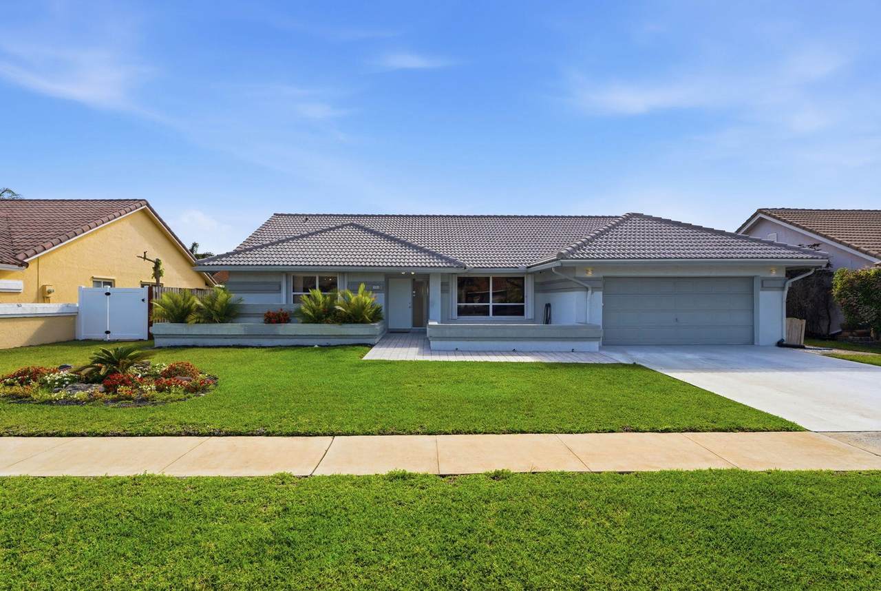 9284 Laurel Green Drive - Photo 1