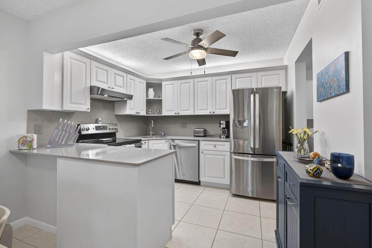 301 Pine Ridge Circle - Photo 1