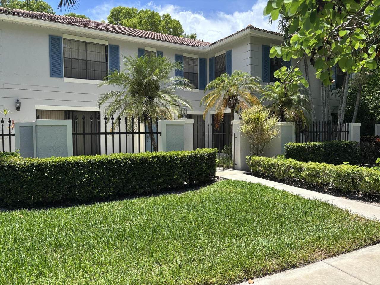 352 Prestwick Circle - Photo 1