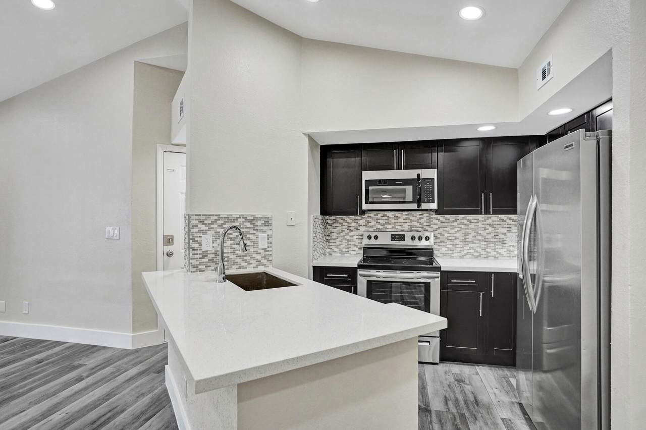 595 Vista Isles Drive - Photo 1