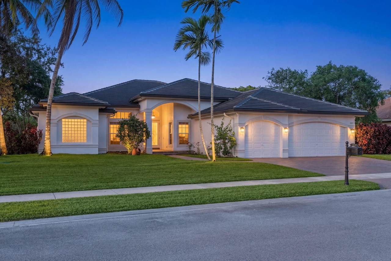 15273 37th Street - Photo 1