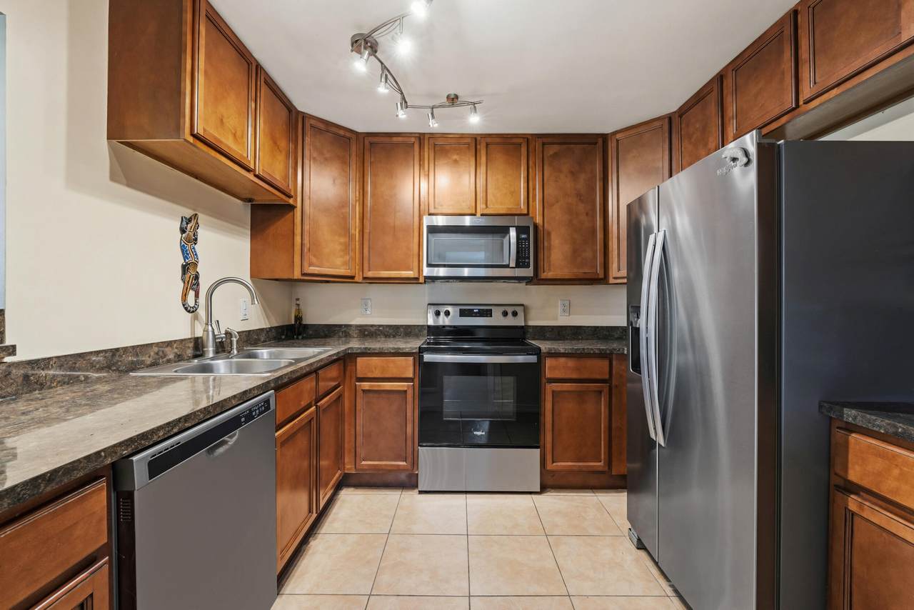 2050 Oleander Boulevard - Photo 1