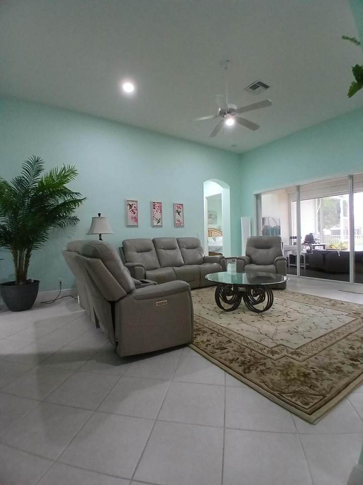 https://bt-photos.global.ssl.fastly.net/beaches/1280_boomver_1_B26017182-2.jpg