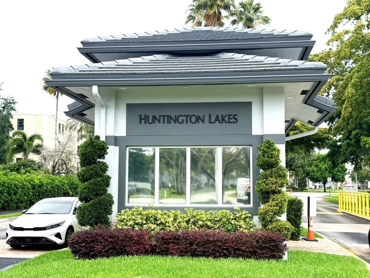 7076 Huntington Lane - Photo 1