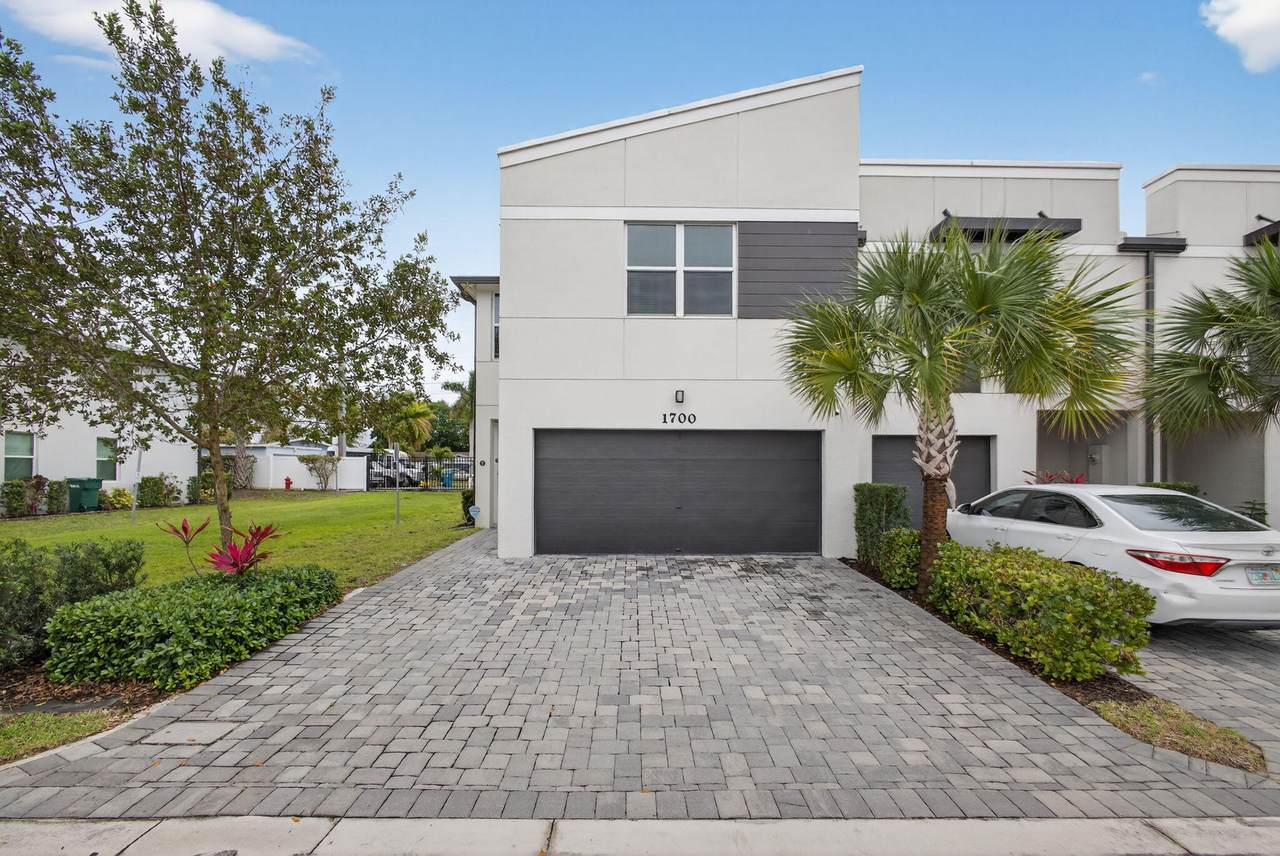1700 Lindley Street - Photo 1