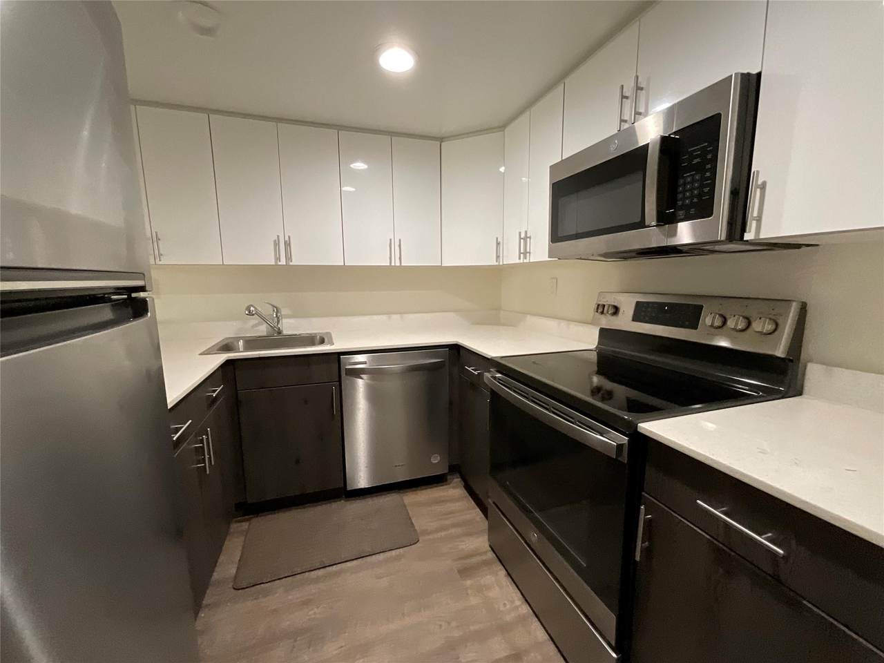 18335 68 Avenue - Photo 1