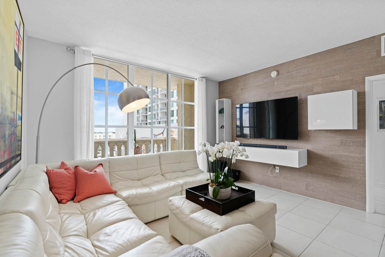 410 Evernia Street - Photo 1
