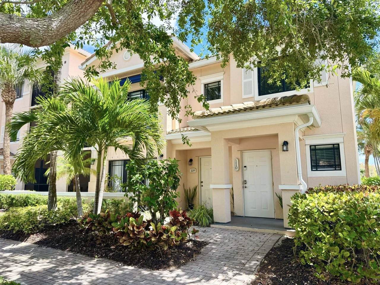 2808 Amalei Drive - Photo 1