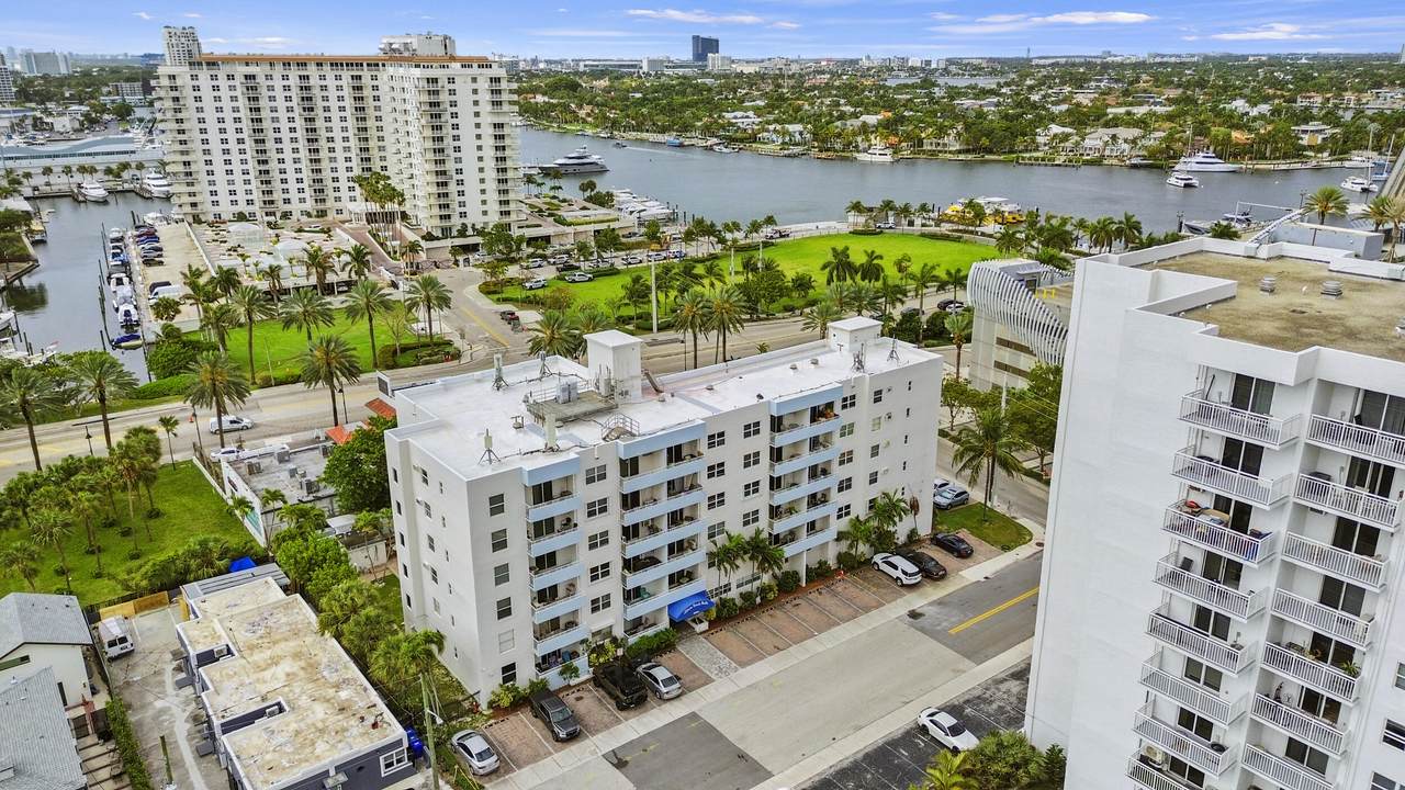 2900 Banyan Street - Photo 1