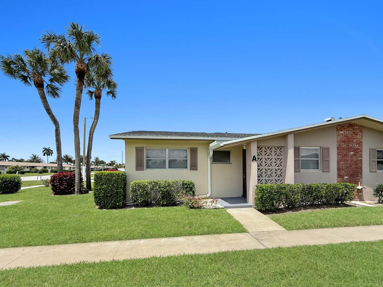 5263 Cresthaven Boulevard - Photo 1