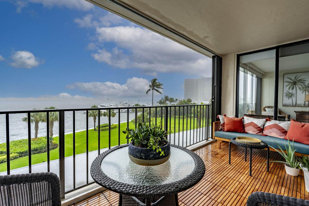124 Lakeshore Drive - Photo 1
