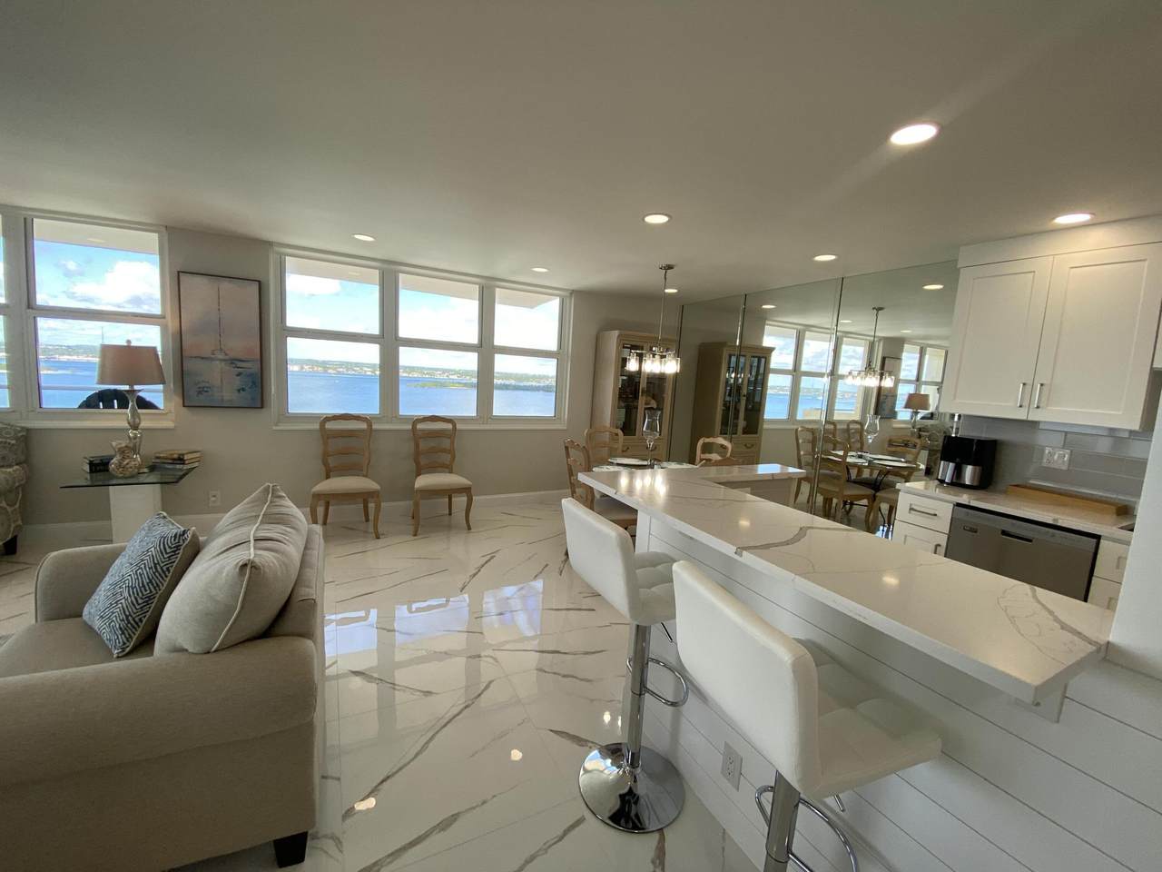 https://bt-photos.global.ssl.fastly.net/beaches/1280_boomver_1_B26018712-2.jpg