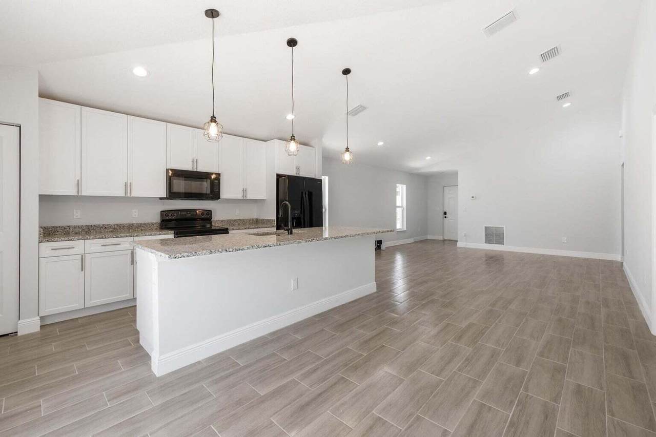 1132 11th Street - Photo 1
