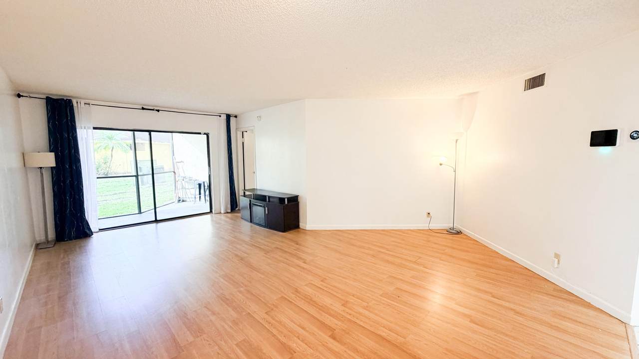 6475 Oakland Park Boulevard - Photo 1