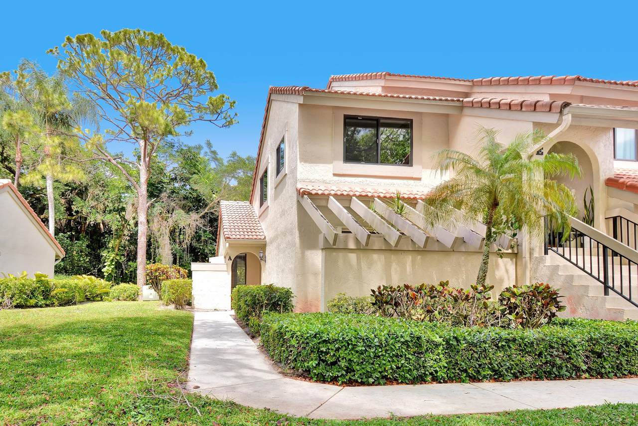 5590 Coach House Circle - Photo 1